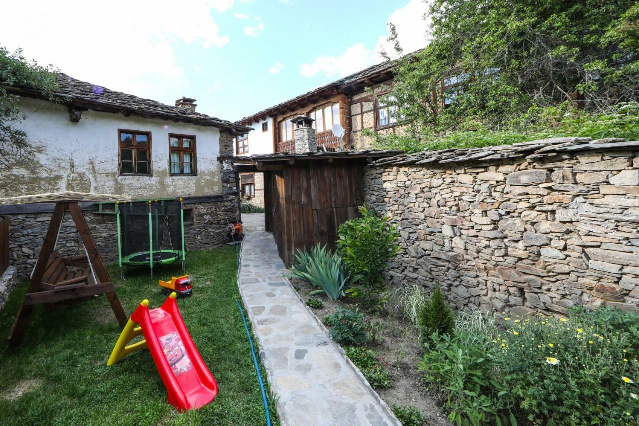 Hotel Тодорината Къща Lešten Exteriér fotografie