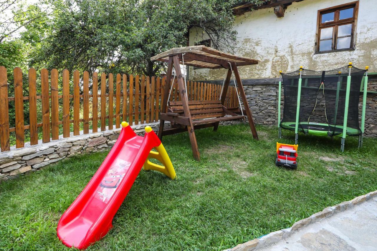 Hotel Тодорината Къща Lešten Exteriér fotografie